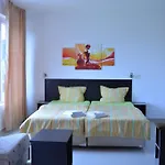 Paradise Hotel Lozenets