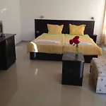 Paradise Hotel Lozenets